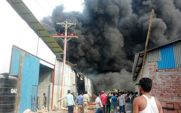 ককসিট তৈরির কারখানা ও গুদামে আগুন